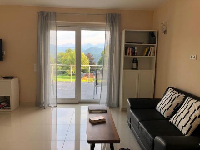 Velden View Ferienwohnung Mit Grosser Sonnenterrasse Und See- Und Karawankenblick Velden am Woerthersee Exterior photo