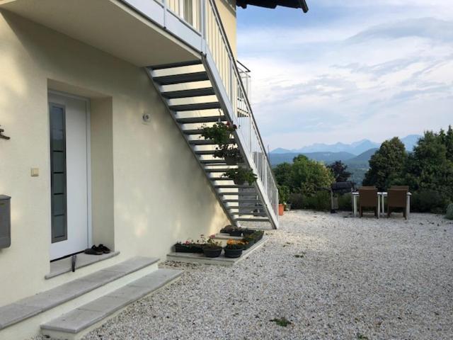Velden View Ferienwohnung Mit Grosser Sonnenterrasse Und See- Und Karawankenblick Velden am Woerthersee Exterior photo
